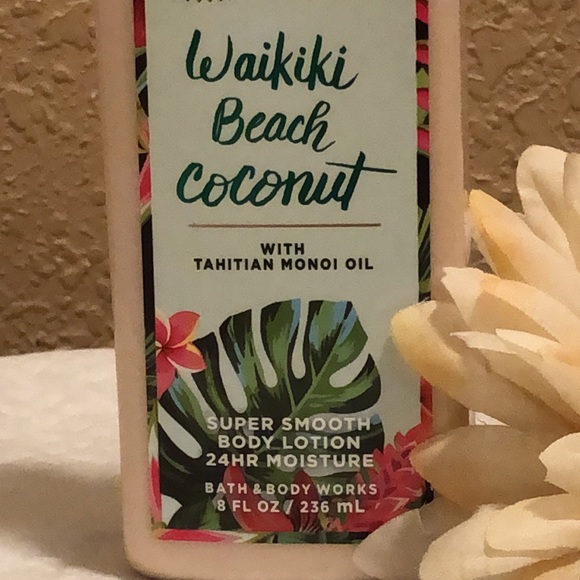 NWT Bath & Body Works Waikiki Beach Coconut with Tahitian Monoi Oil Lotion - Picture 3 of 6